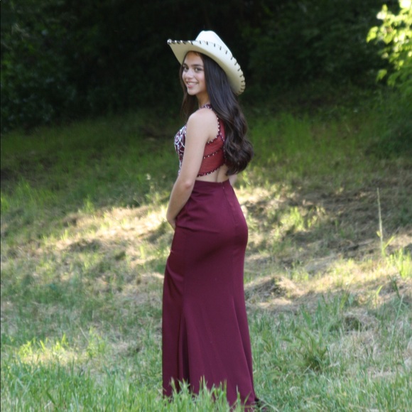 Maroon prom dress - Picture 5 of 8